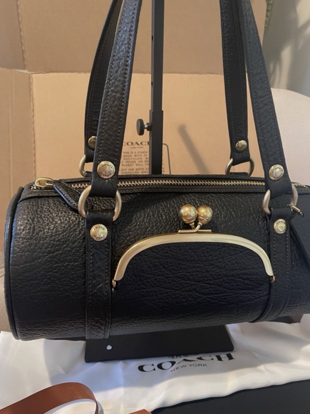 New Coach Kisslock Barrel Shoulder Bag 28 with Black and Gold - Picture 8 of 14